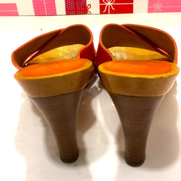 GentlyUsed Micheal Kors Coral Wooden Sandal: 7.5M - Picture 3 of 8